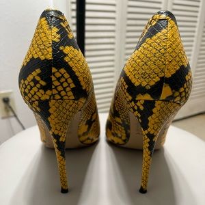 Aldo yellow snakeskin heel